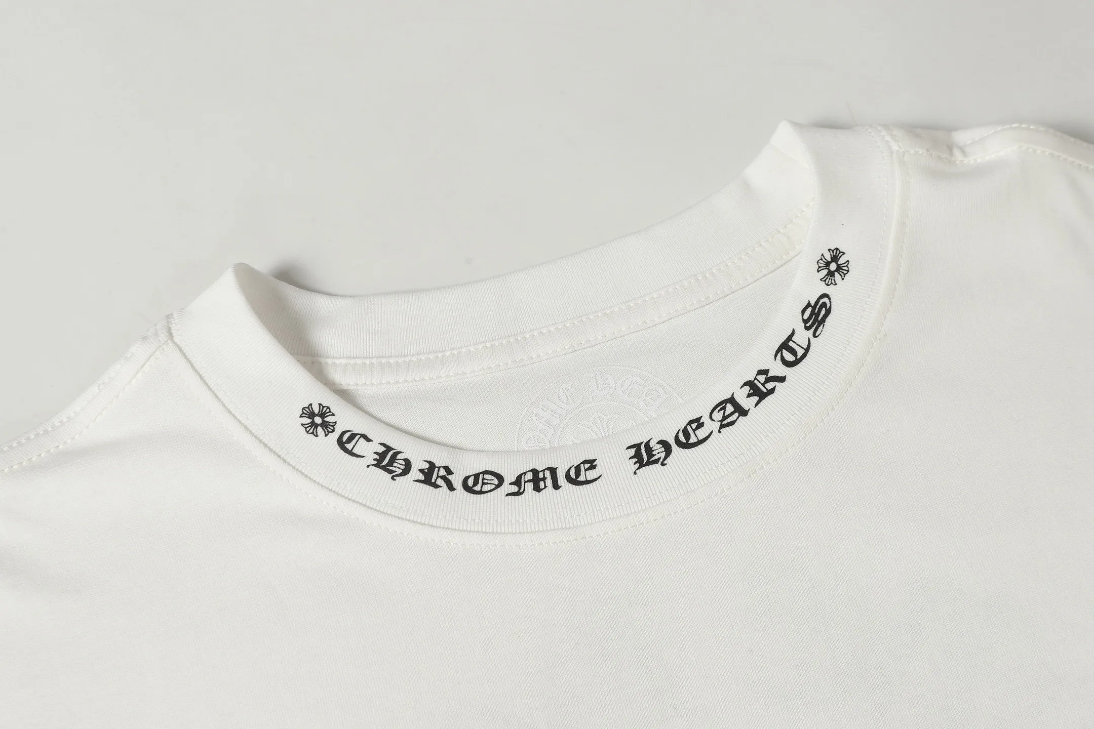 P150 -Chrome Hearts/Chrome Hearts Sanskrit cross letter printed short-sleeved T-shirt -High weight, high density and high quality. The wool is soft, delicate and skin-friendly. It feels soft and silky. It has excellent warmth and skin-friendly properties.